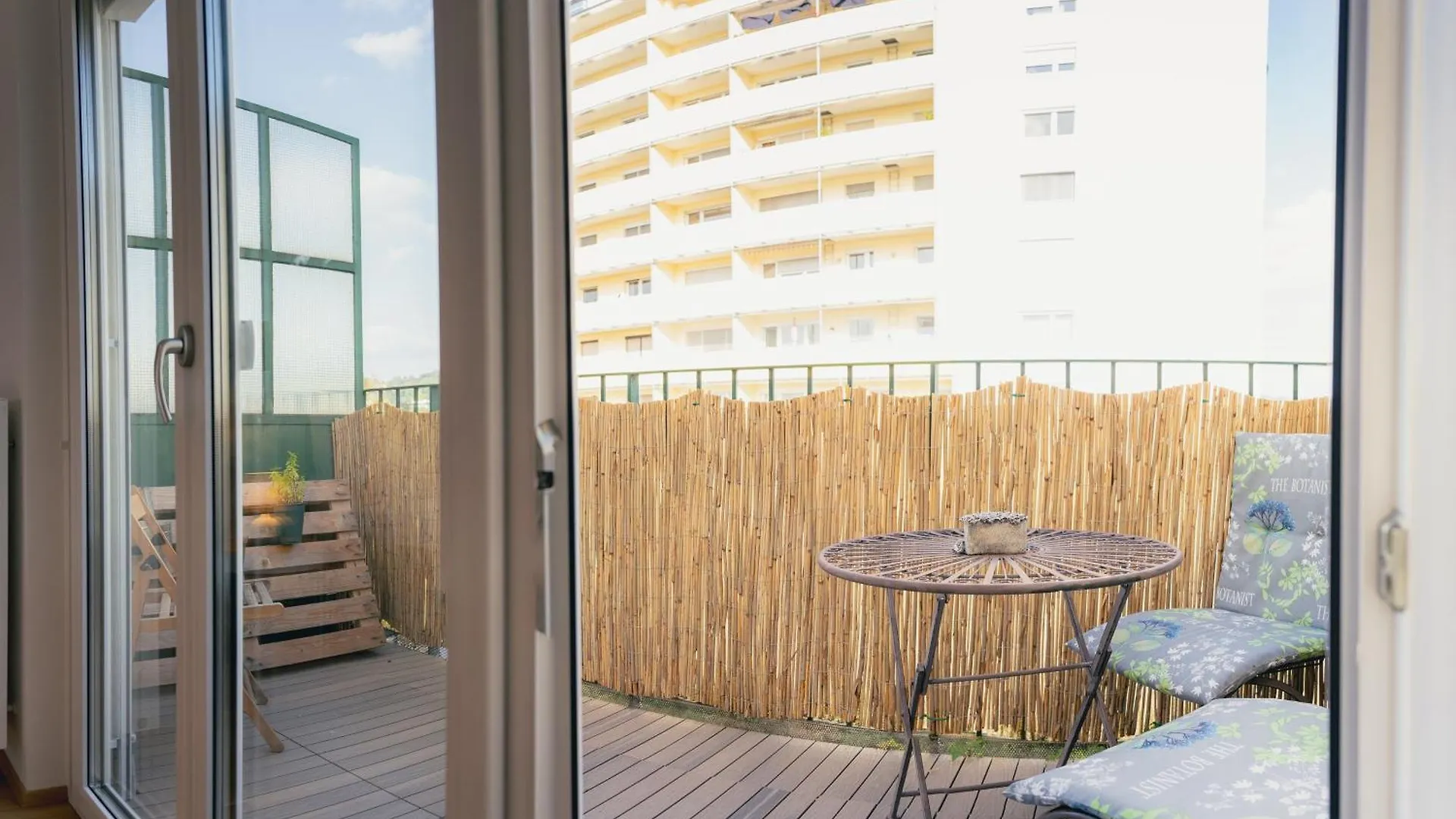 Apartment Tamliving Graz Zentrum Balkon Kuche Smart Tv Ausblick